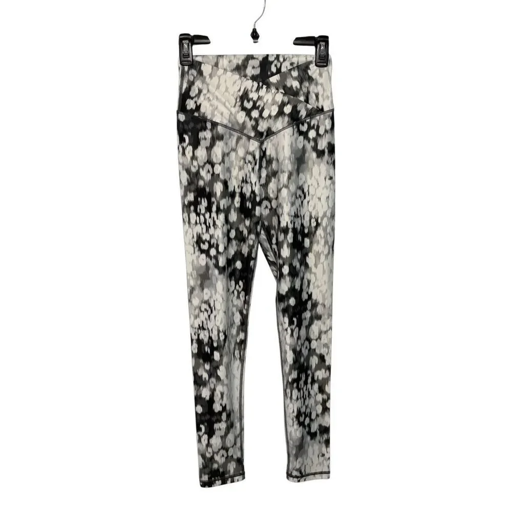 Offline by Aerie black and white high rise 7/8 leggings - M